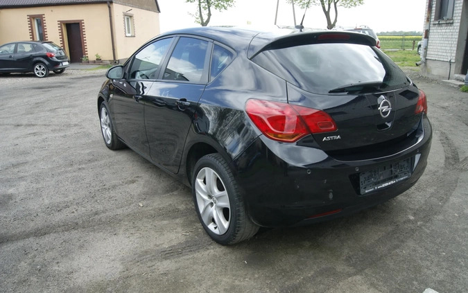 Opel Astra cena 22900 przebieg: 178000, rok produkcji 2011 z Słupca małe 121